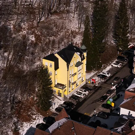 Vera Hotel 4*